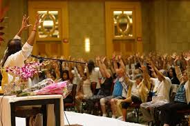 Sri Sri Ravi Shankar 帶領呼吸練習